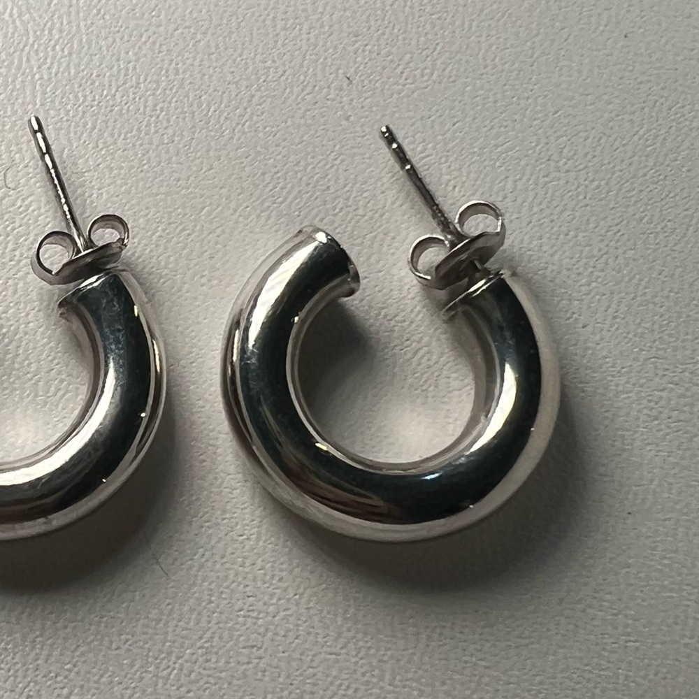 Elegant Silver Hoop Earrings (925) - Picture 2 of 2